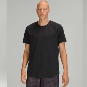 Lululemon • Men’s Drysense Short Sleeve • Size Large